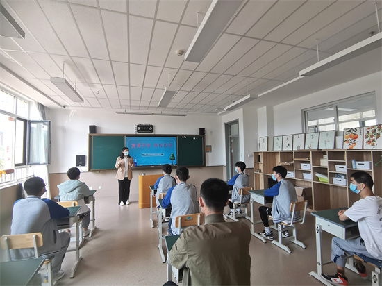 開展復(fù)課開學(xué)、防控疫情主題班會.jpg